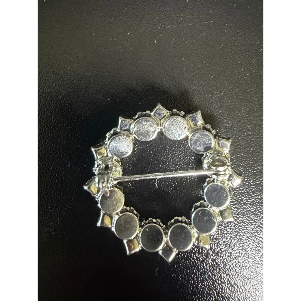 Vintage Silver Tone Clear Rhinestone Wreath Circle Brooch Pin Elegant Sparkling